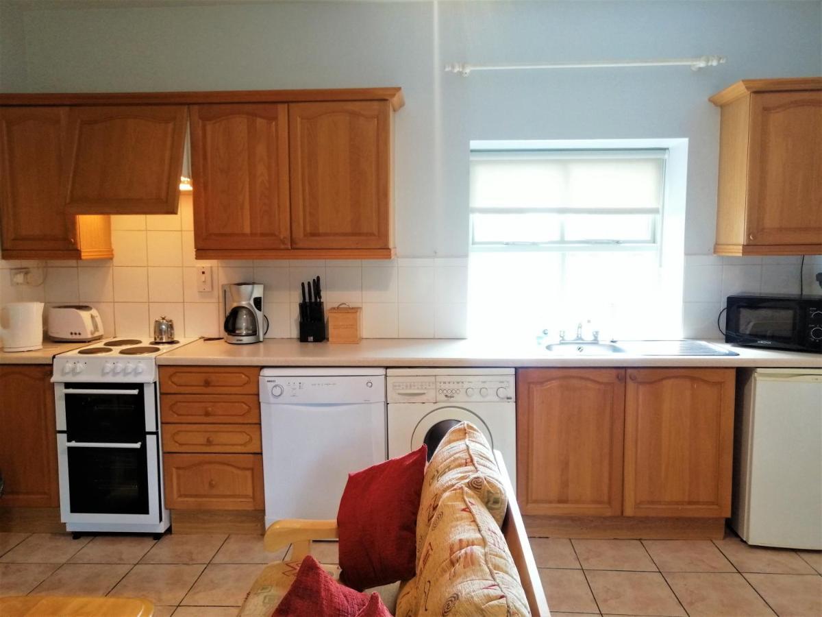 Moneylands Farm Self-Catering Apartments Аклоу Экстерьер фото