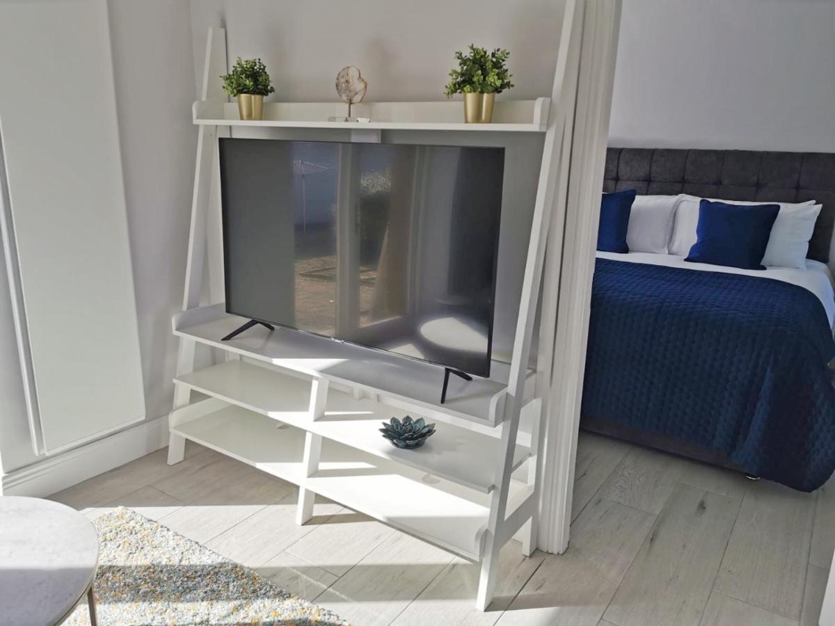 Moneylands Farm Self-Catering Apartments Аклоу Экстерьер фото