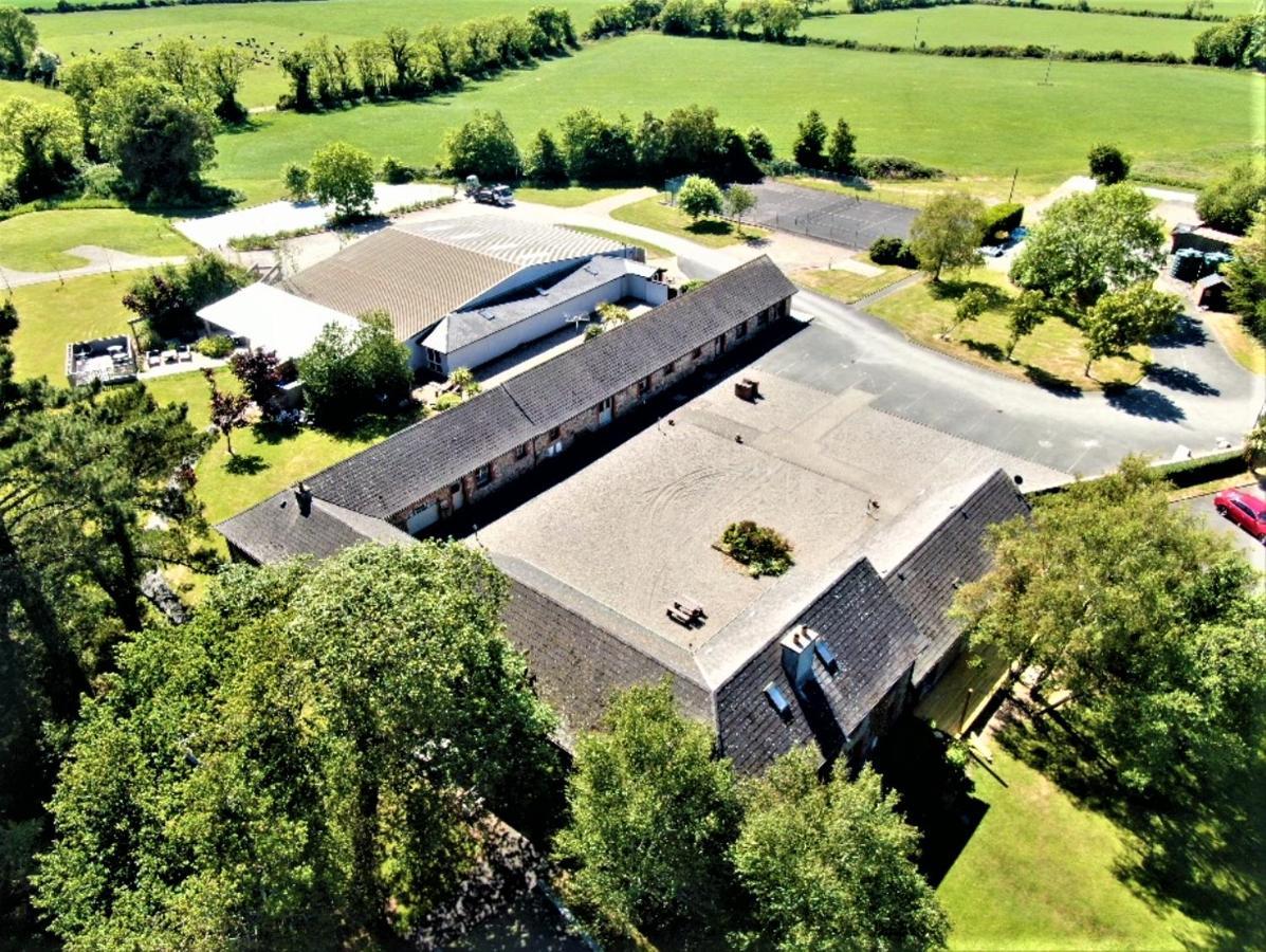 Moneylands Farm Self-Catering Apartments Аклоу Экстерьер фото