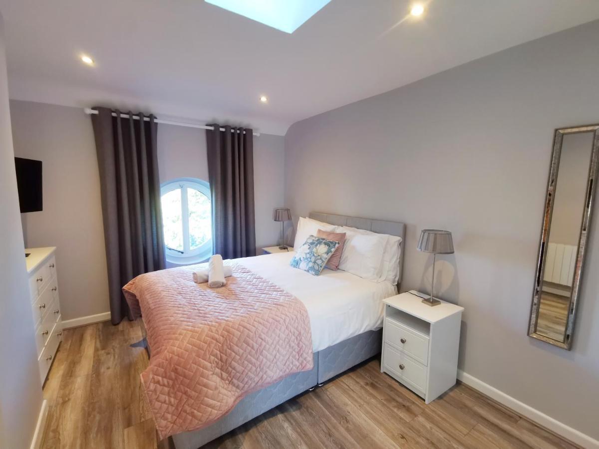Moneylands Farm Self-Catering Apartments Аклоу Экстерьер фото