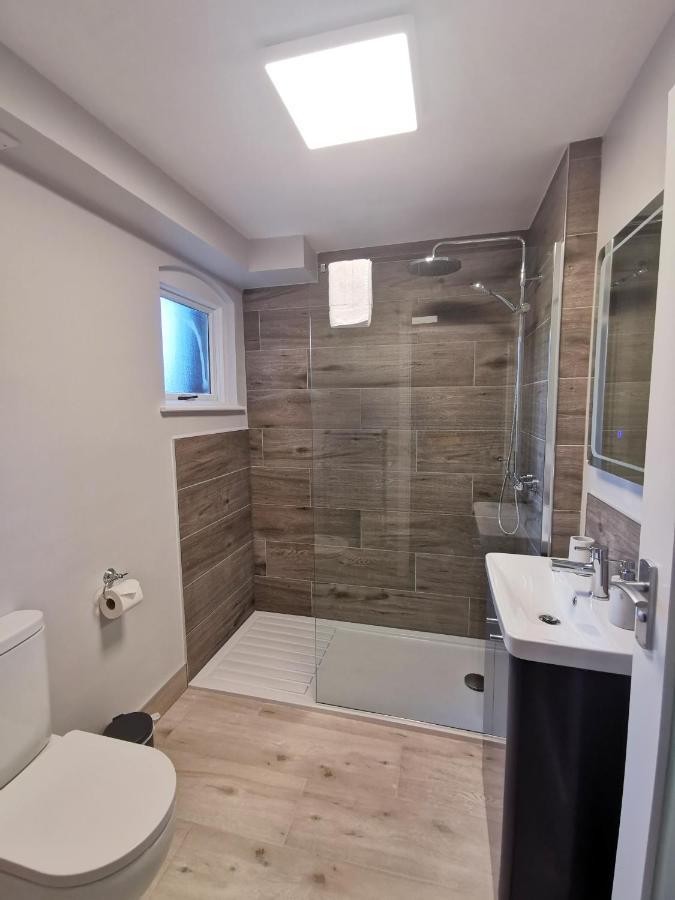 Moneylands Farm Self-Catering Apartments Аклоу Экстерьер фото