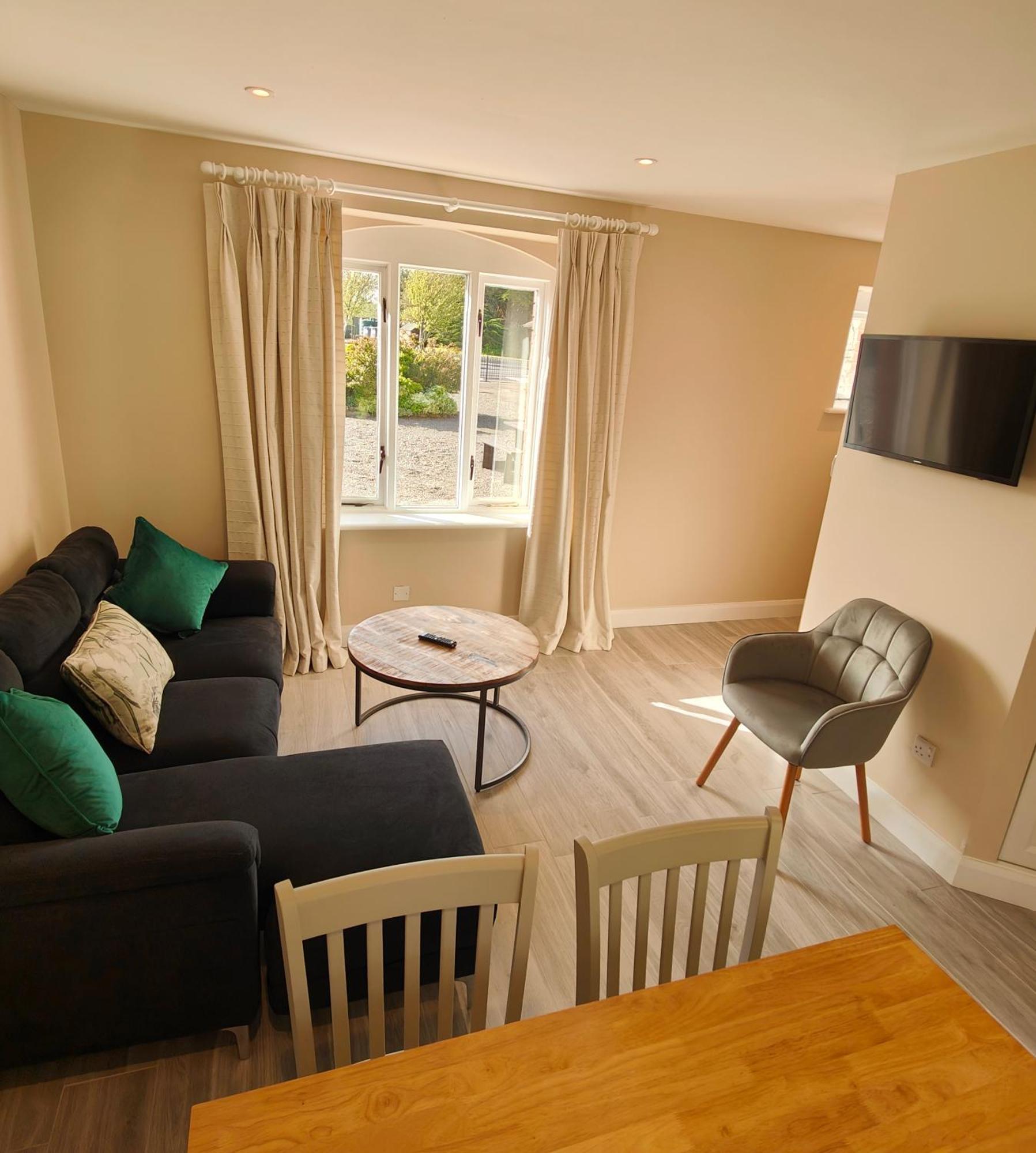 Moneylands Farm Self-Catering Apartments Аклоу Экстерьер фото