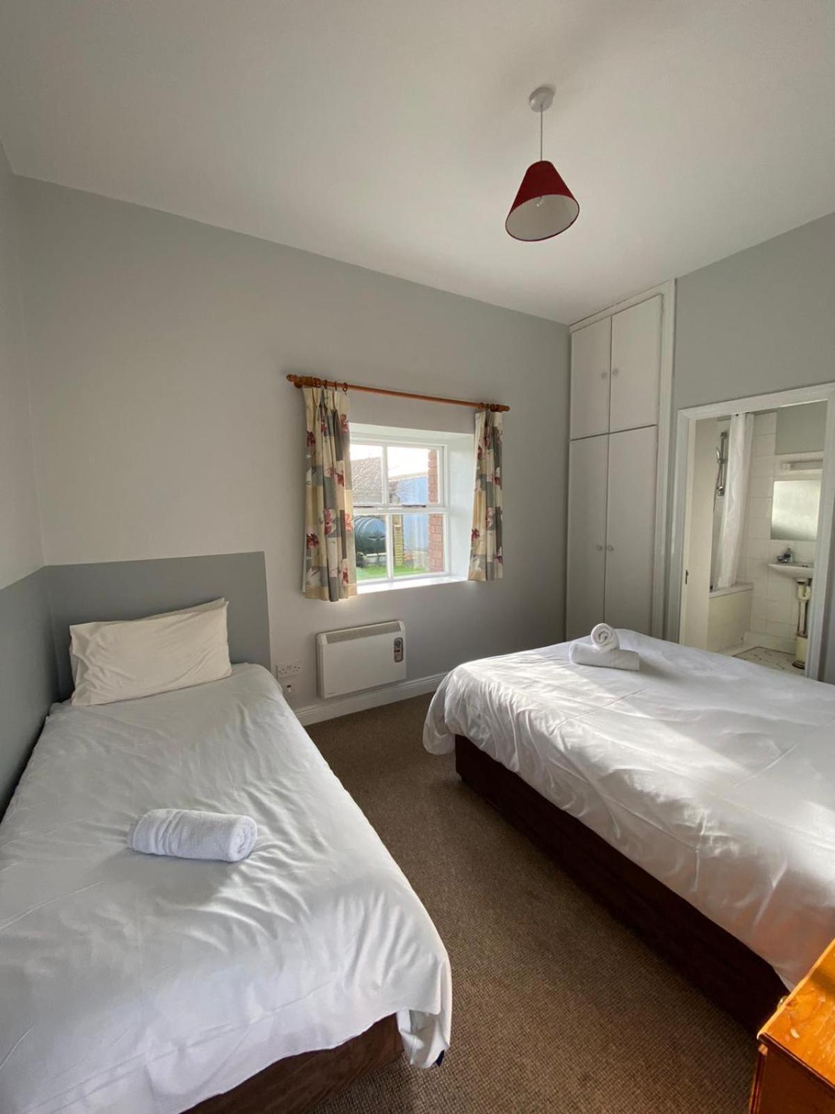 Moneylands Farm Self-Catering Apartments Аклоу Номер фото